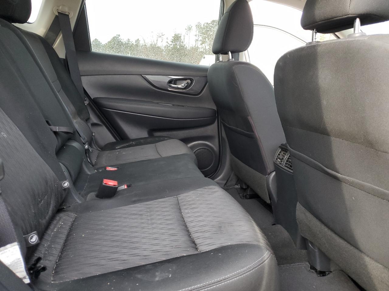 2018 Nissan Rogue - Image 11
