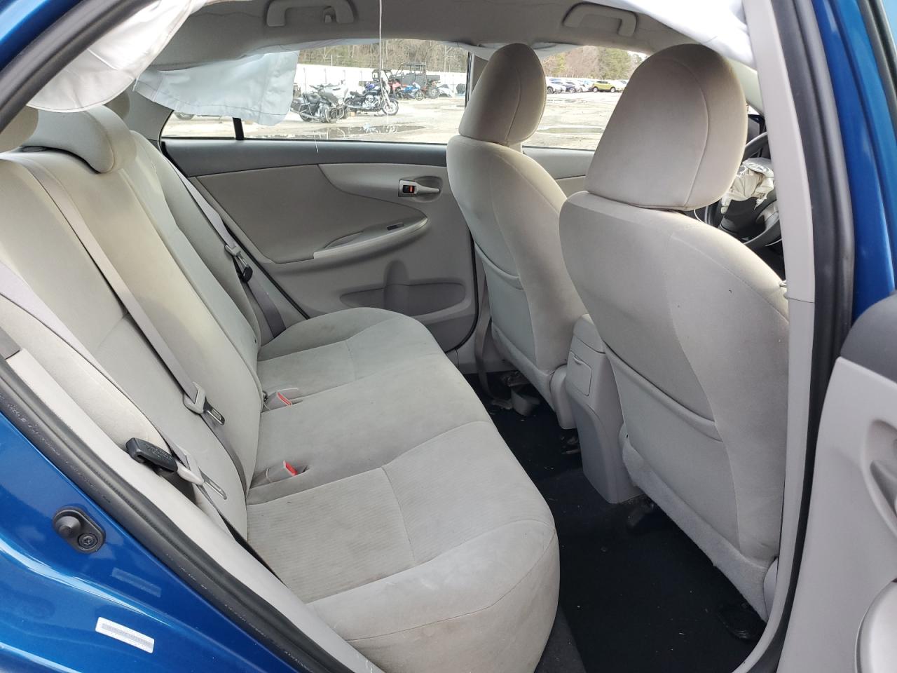 2010 Toyota Corolla - Image 11