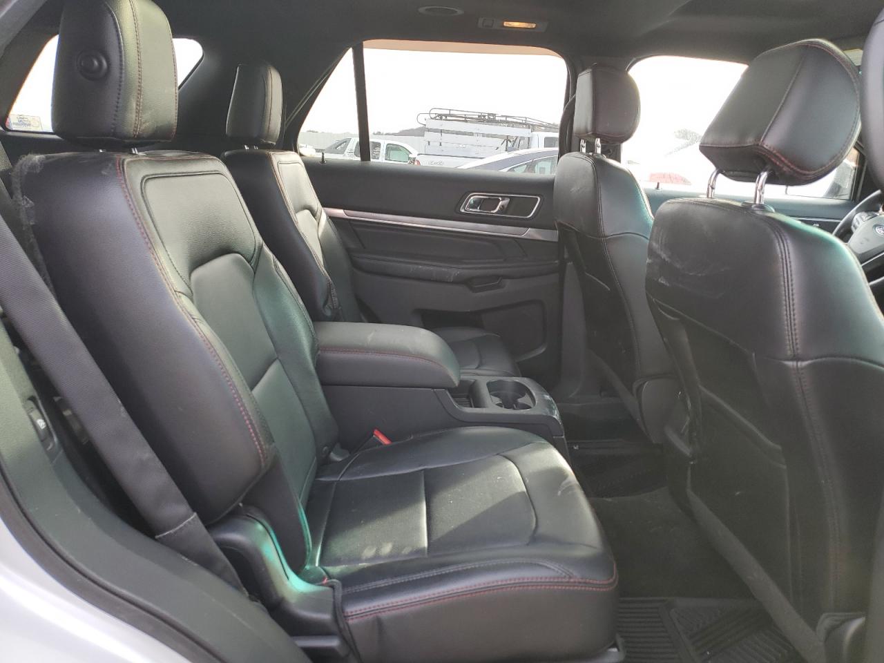 2016 Ford Explorer - Image 11