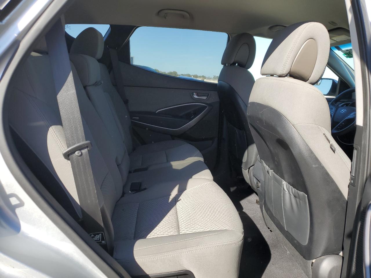 2015 Hyundai Santa Fe - Image 11