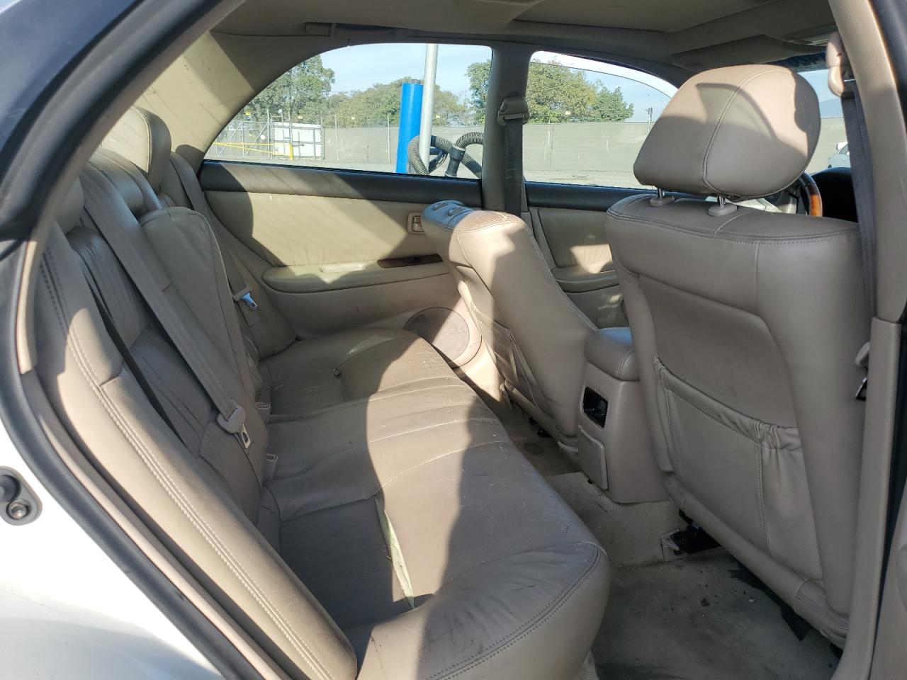 2001 Lexus ES - Image 10