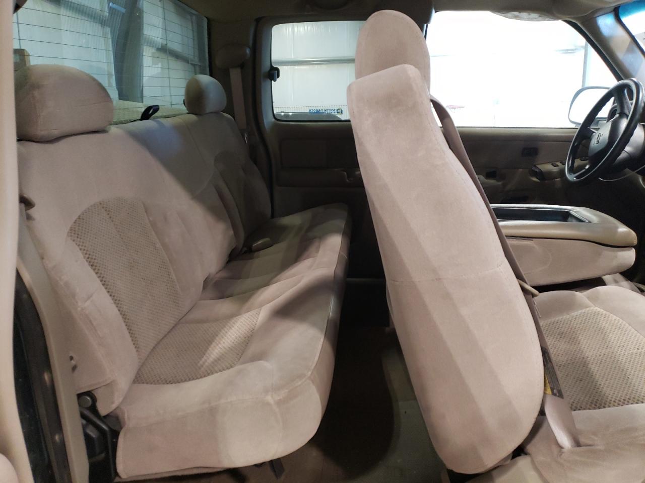 2002 Chevrolet Silverado - Image 10