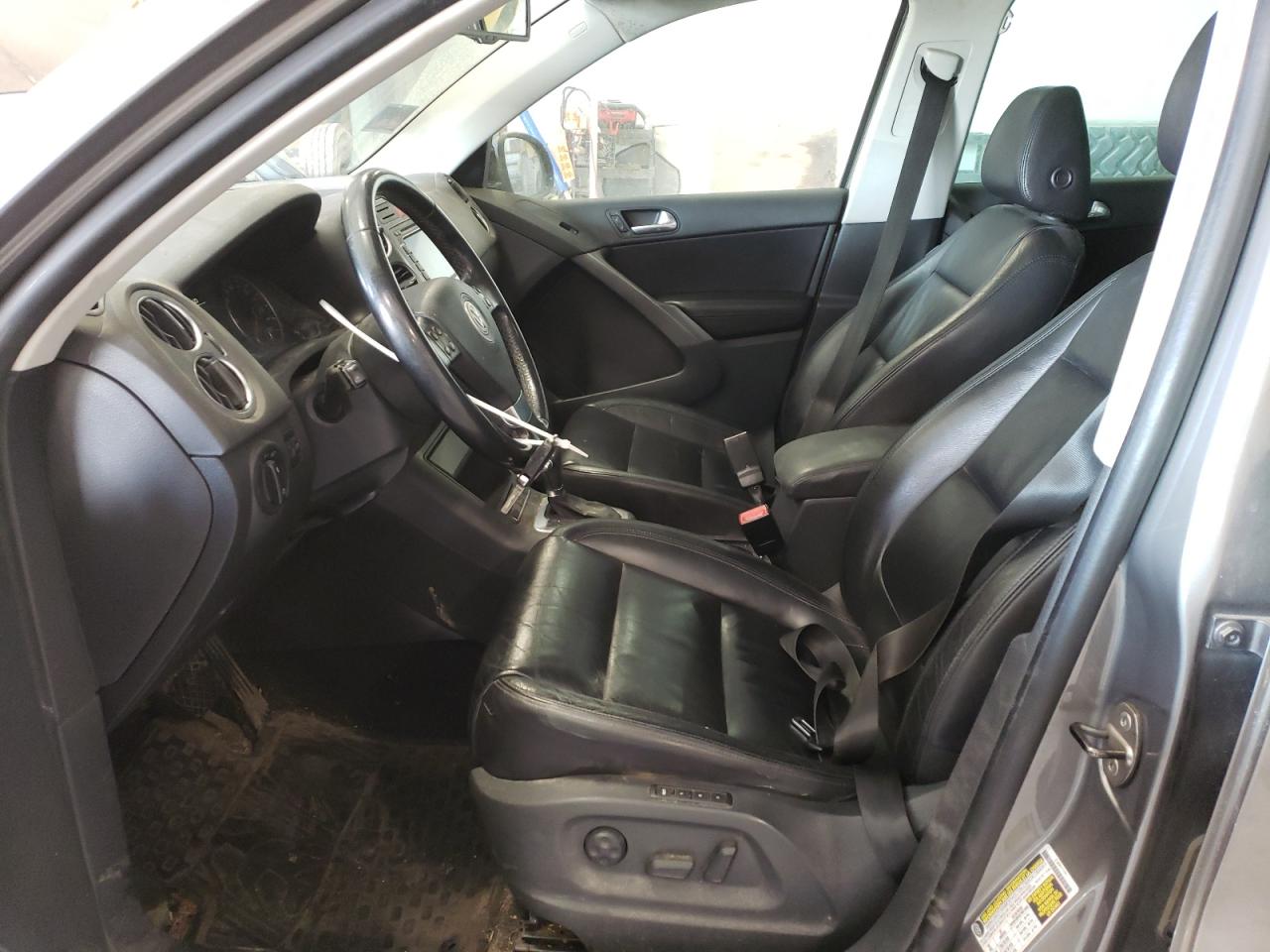 2010 Volkswagen Tiguan - Image 7