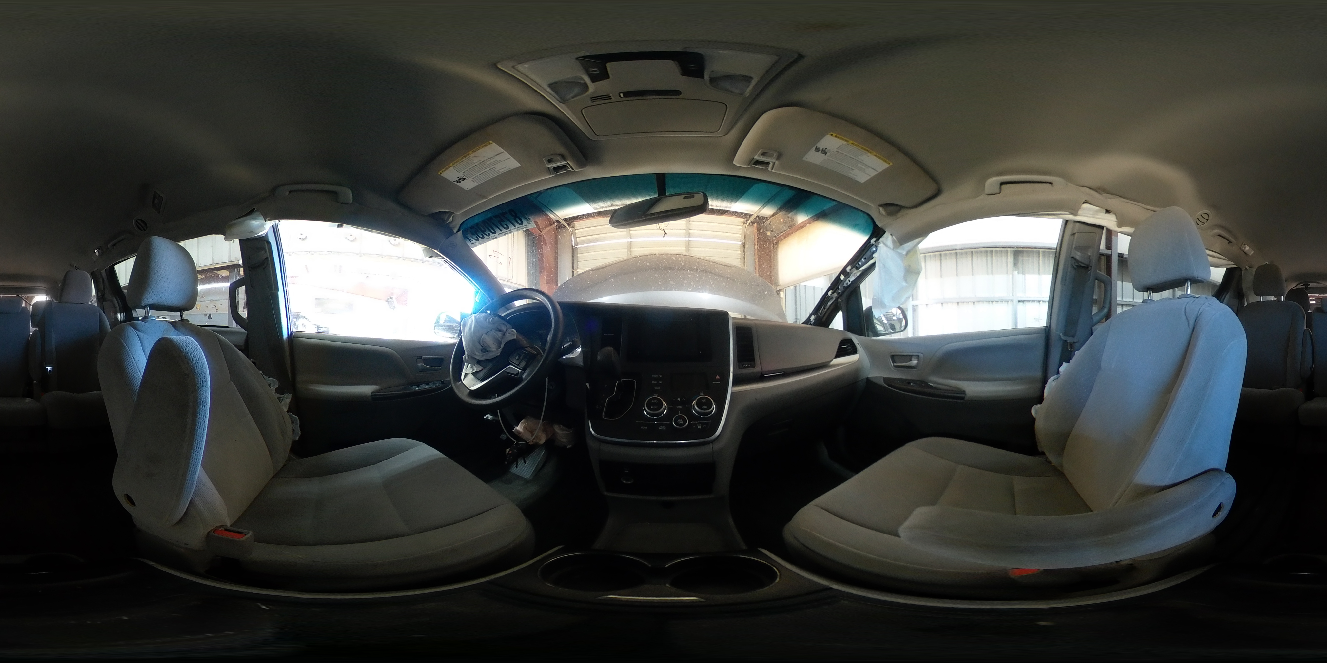 2015 Toyota Sienna - Image 14