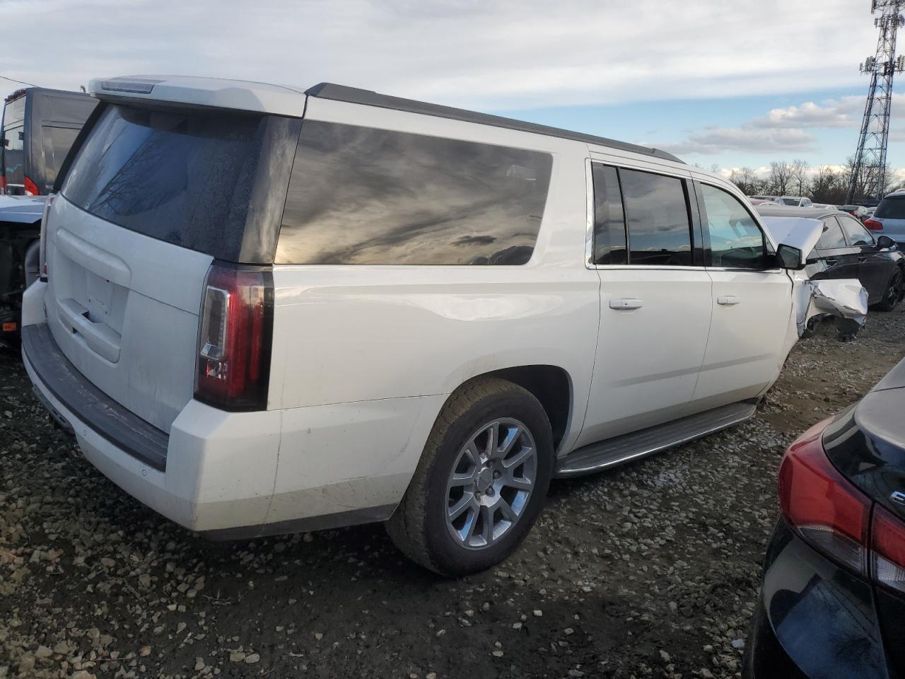 2015 GMC Yukon - Image 3
