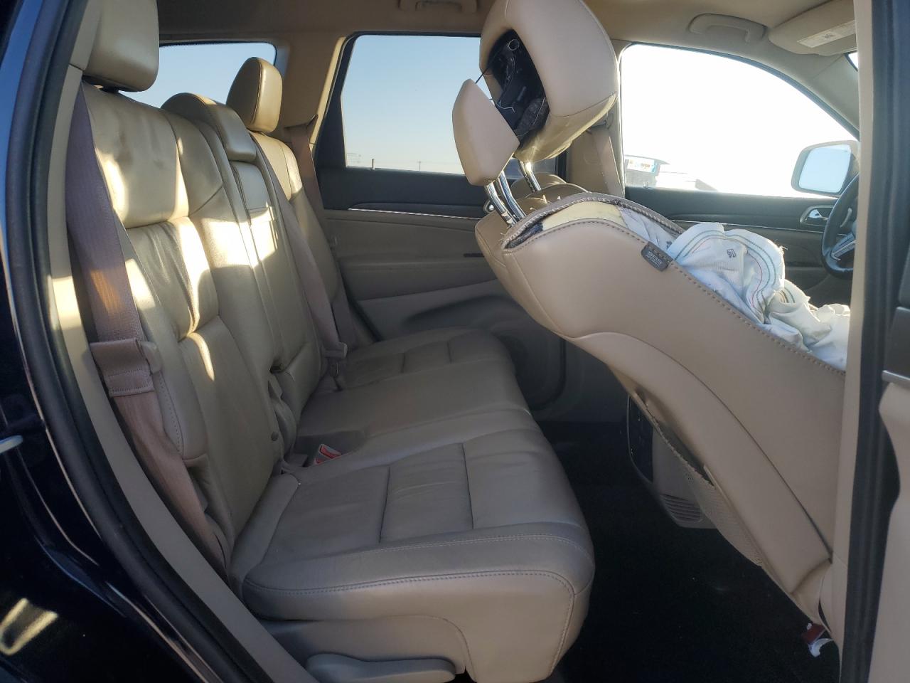 2014 Jeep Grand Cherokee - Image 11