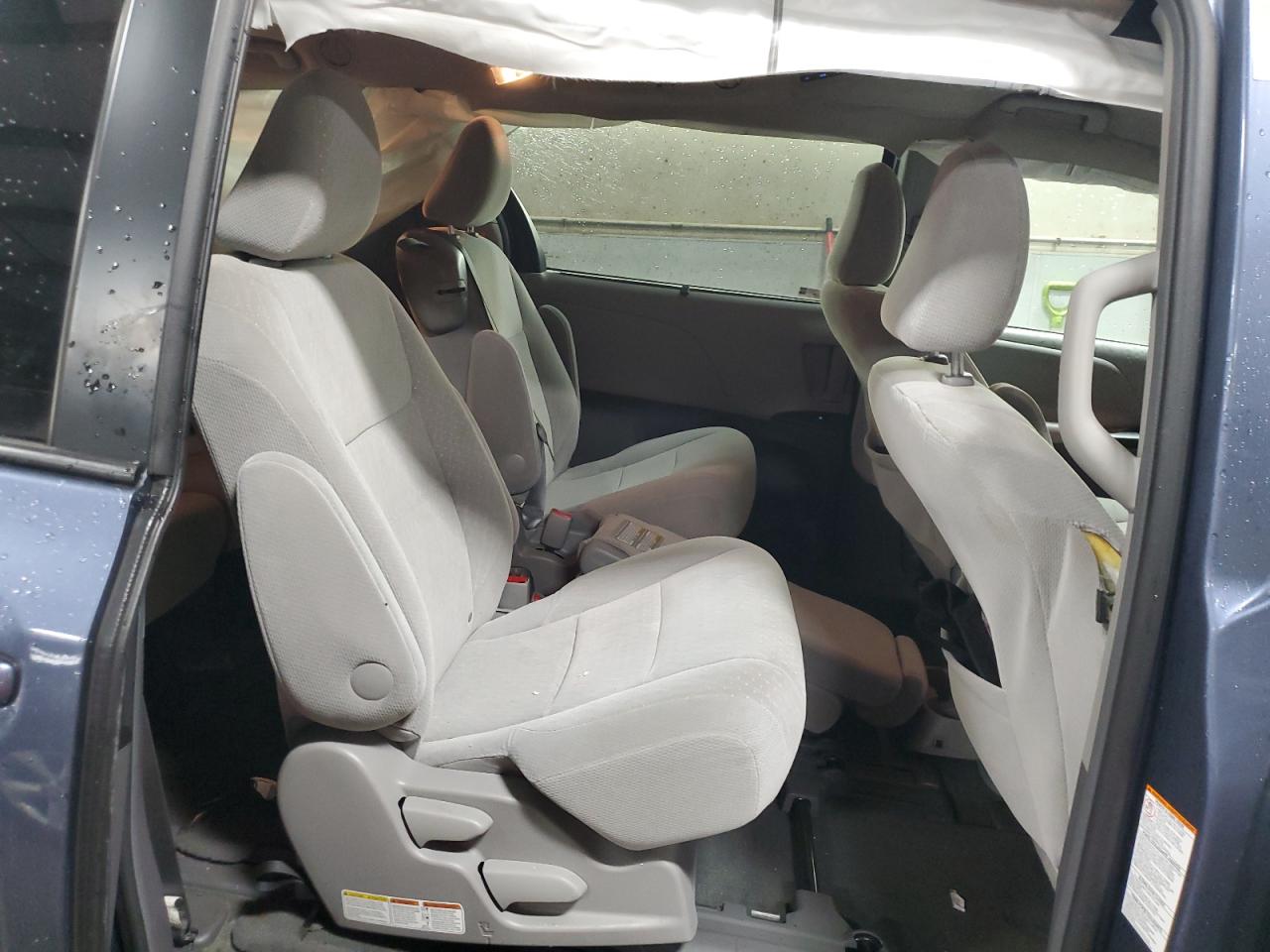 2017 Toyota Sienna - Image 11