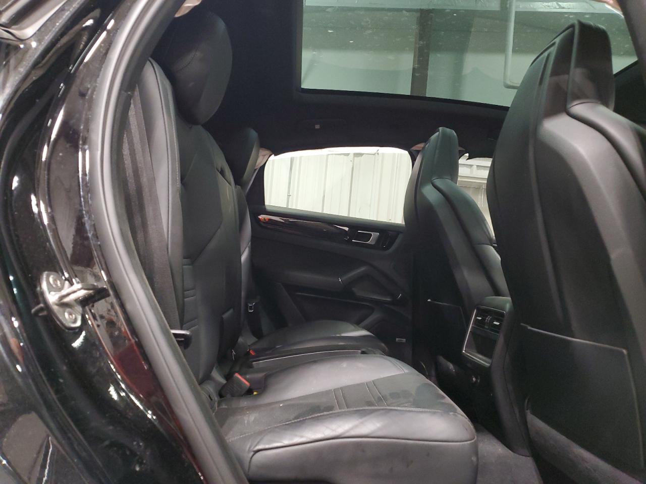 2020 Porsche Cayenne - Image 11