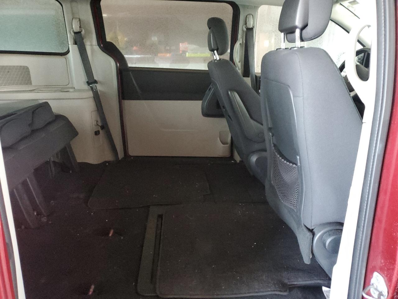 2010 Dodge Caravan - Image 11