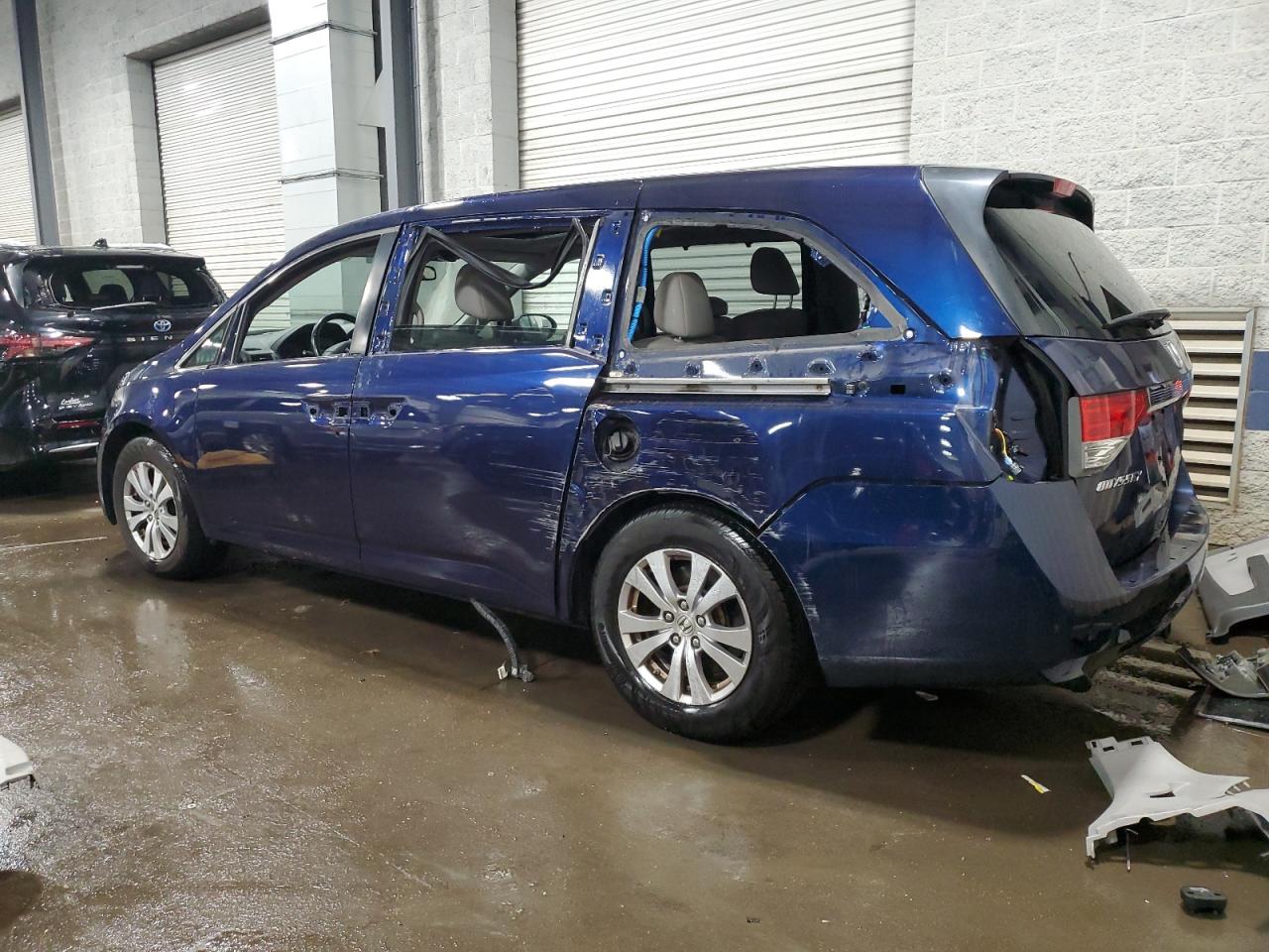 2015 Honda Odyssey - Image 2