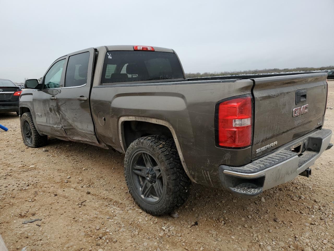 2015 GMC Sierra - Image 2