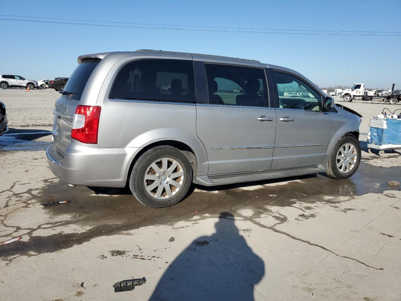 2014 Chrysler Town & Country - Image 3