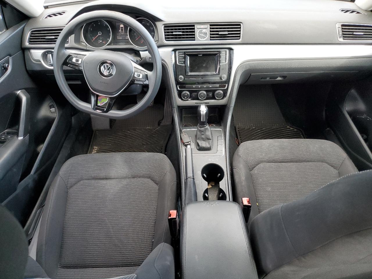 2017 Volkswagen Passat - Image 8