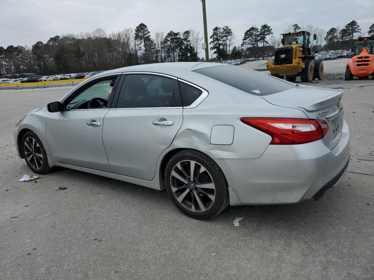 2016 Nissan Altima - Image 2