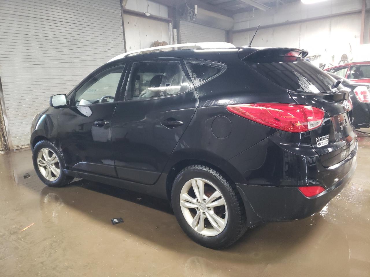 2010 Hyundai Tucson - Image 2