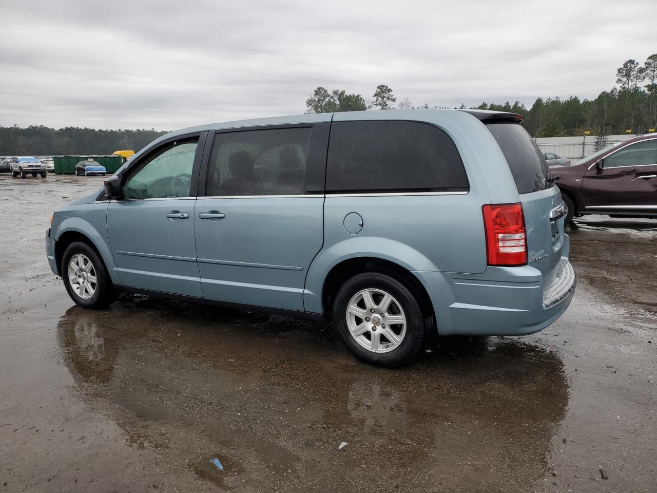 2010 Chrysler Town & Country - Image 2