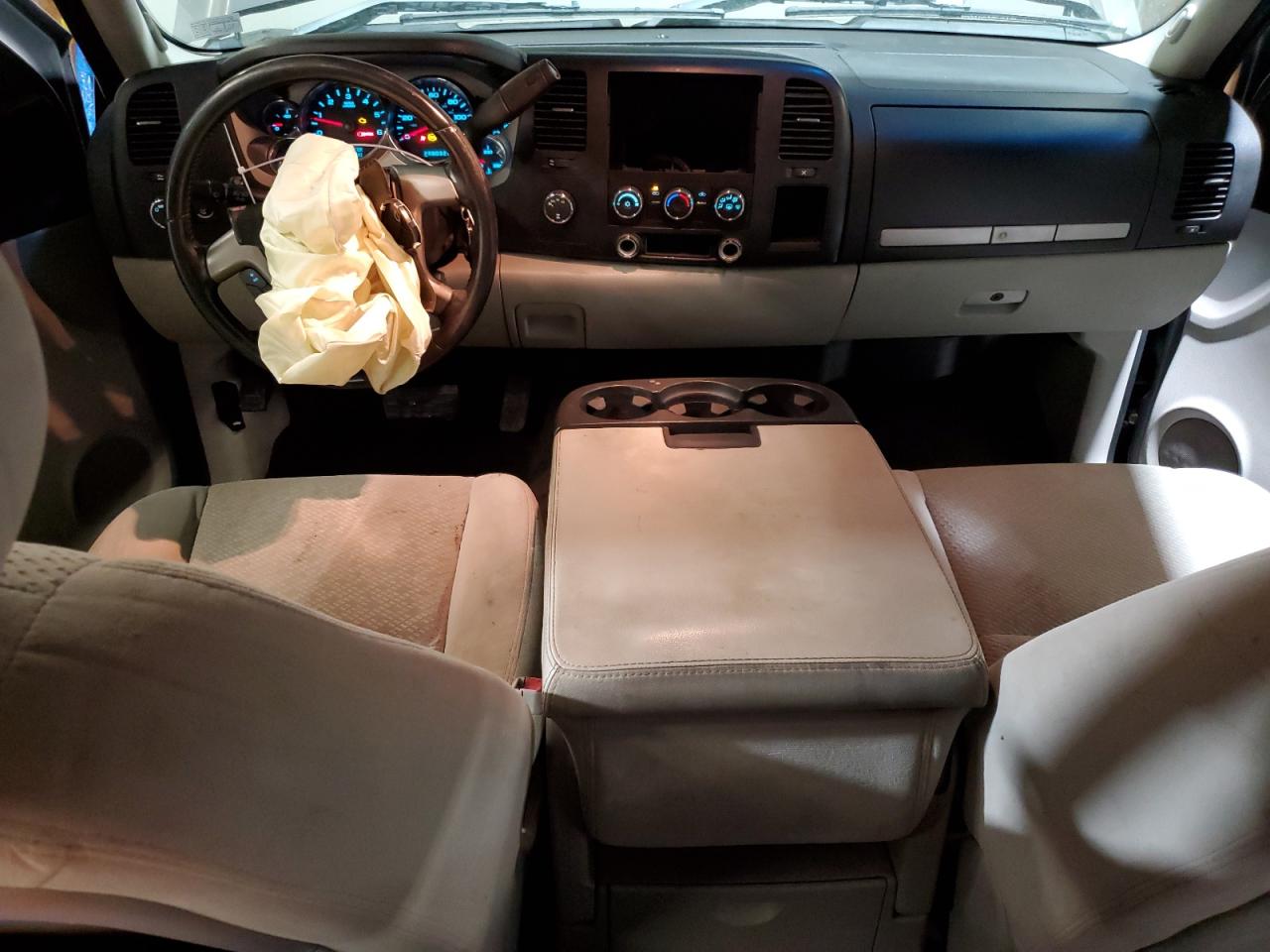 2007 Chevrolet Silverado - Image 8