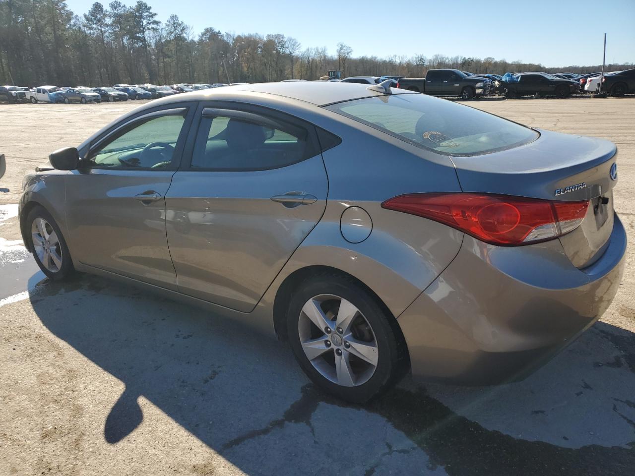 2013 Hyundai Elantra - Image 2