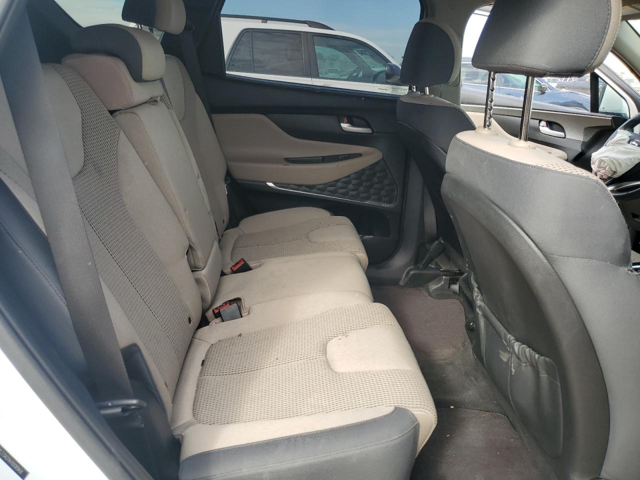 2019 Hyundai Santa Fe - Image 11