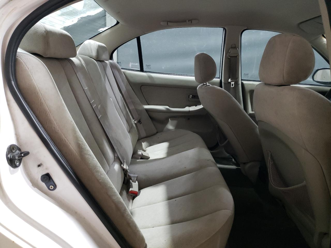 2004 Hyundai Elantra - Image 10