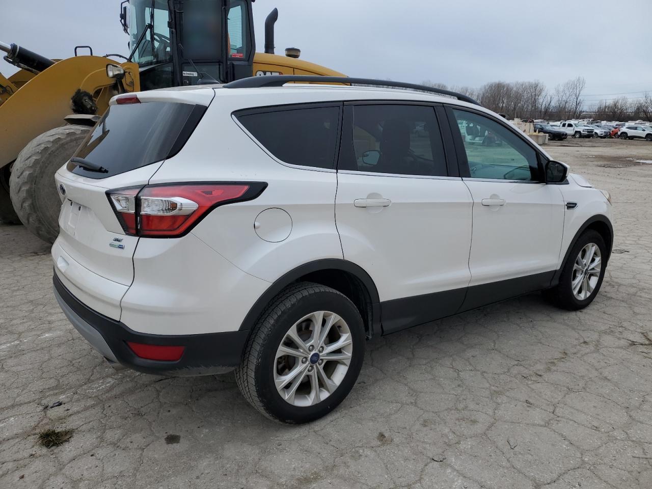 VIN 1FMCU9GD6JUA38563 2018 FORD ESCAPE no.3