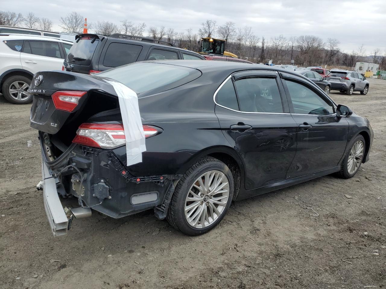 VIN 4T1B11HK8JU040351 2018 TOYOTA CAMRY no.3