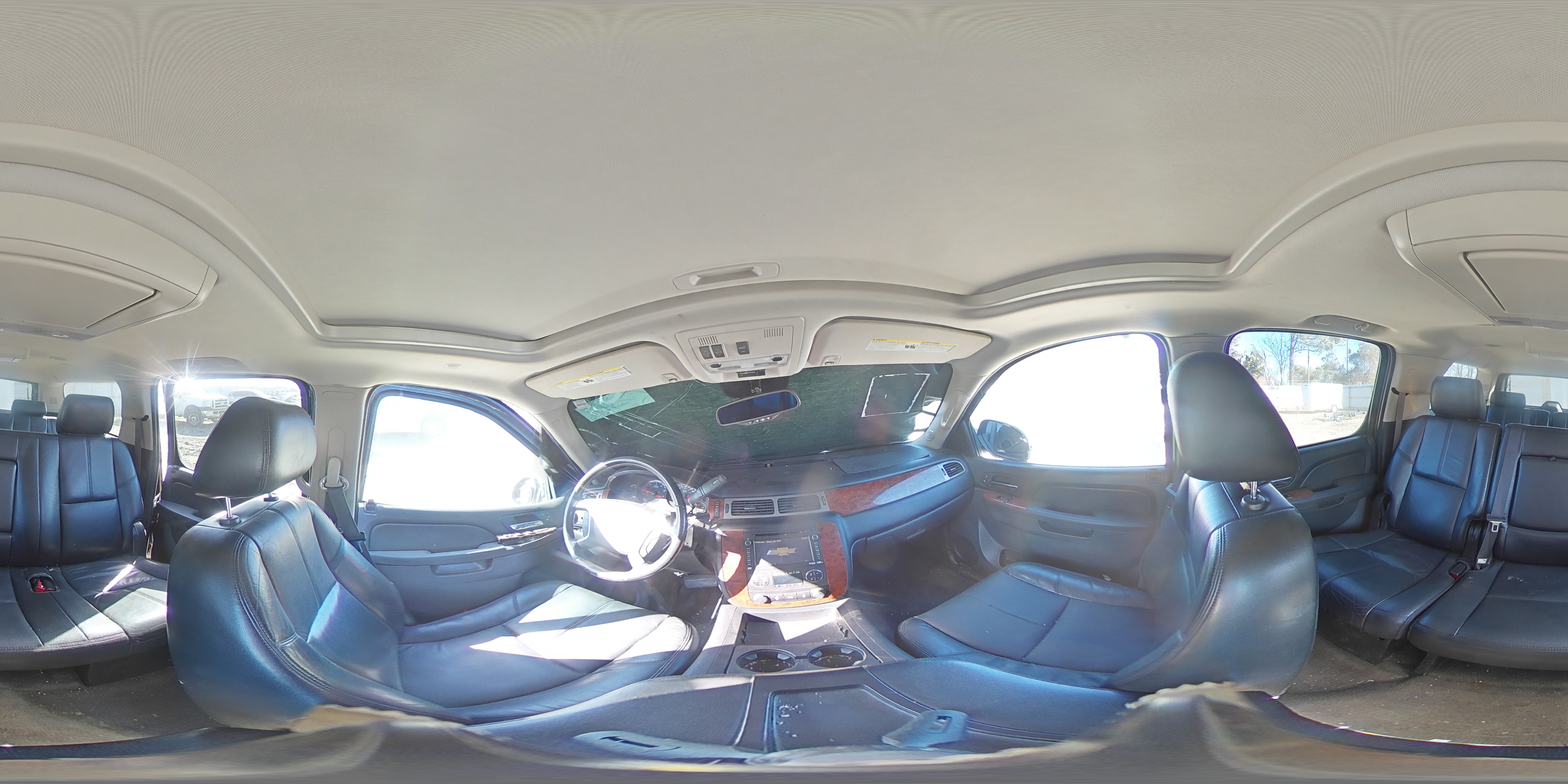 2014 Chevrolet Suburban - Image 13