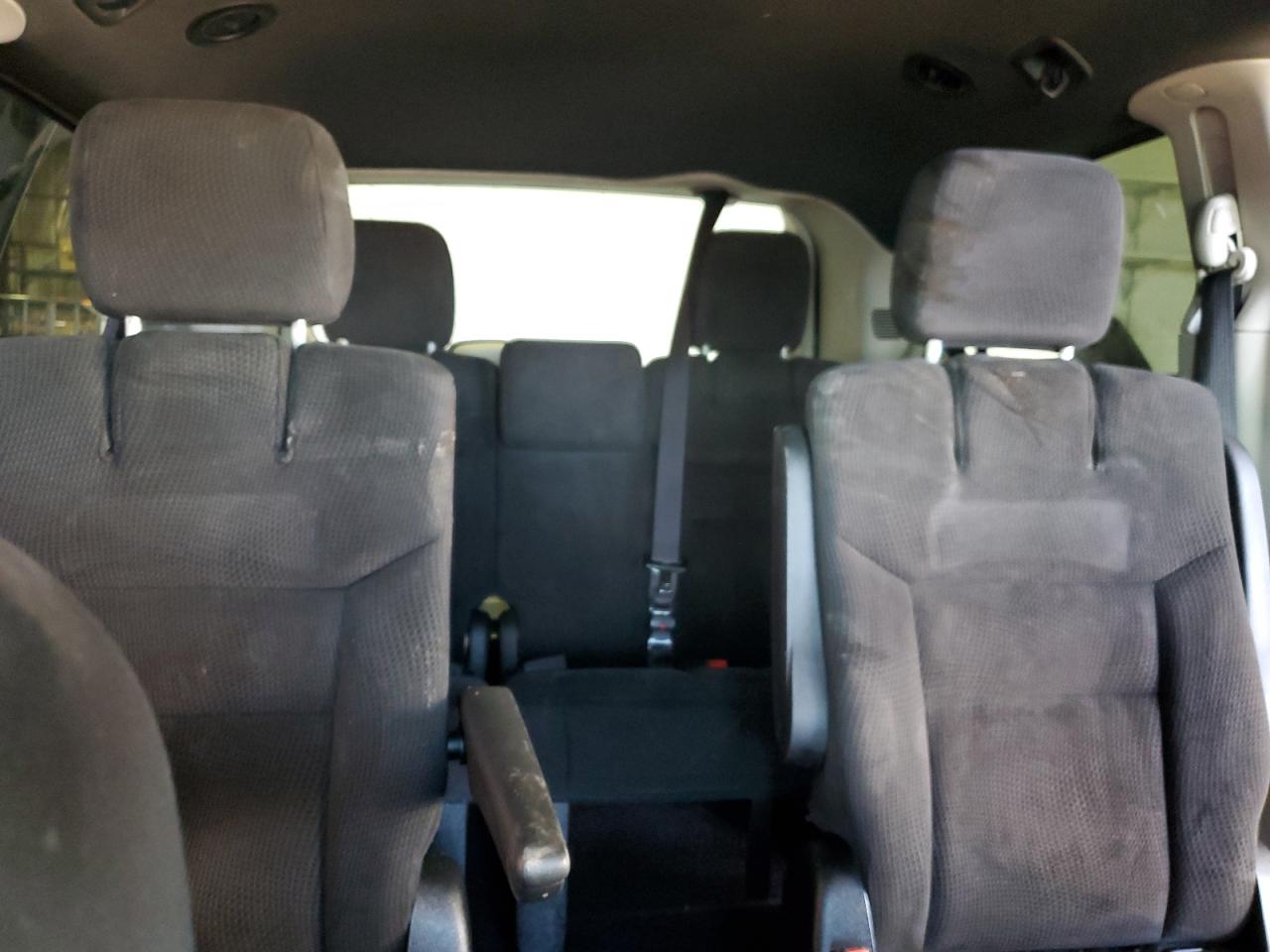 2017 Dodge Caravan - Image 10