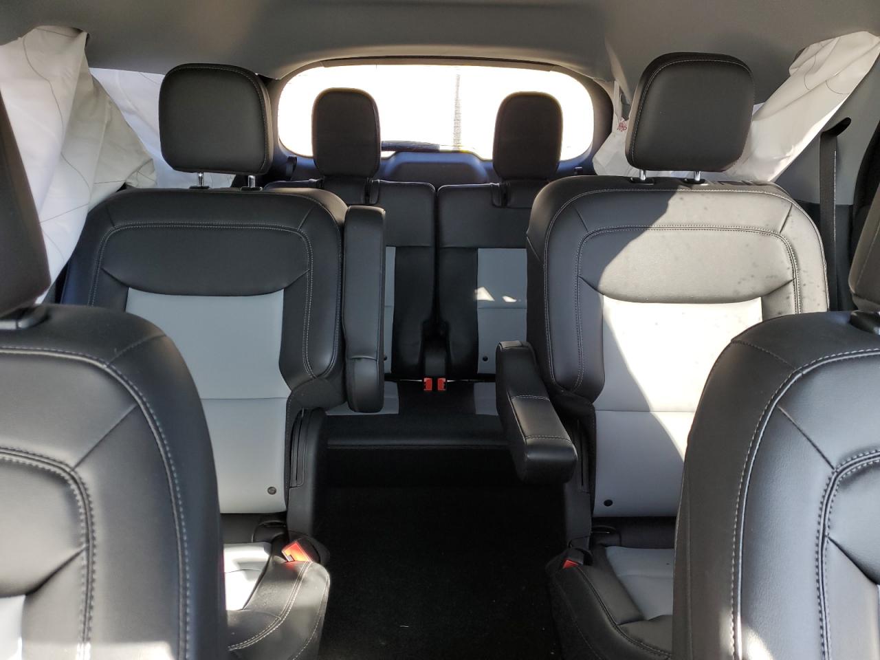 2023 Ford Explorer - Image 10