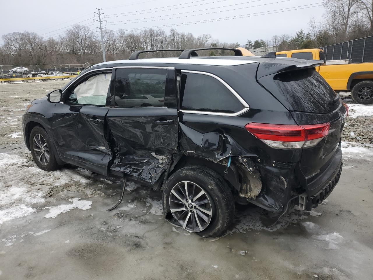 2018 Toyota Highlander - Image 2