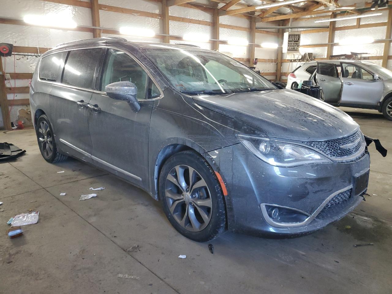 2017 Chrysler Pacifica - Image 4