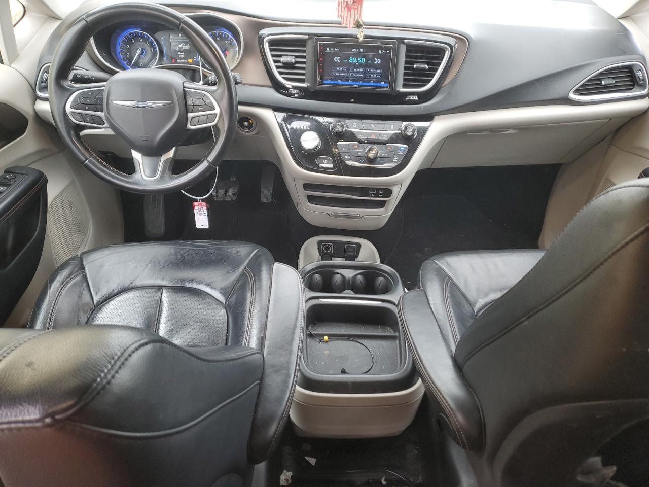 2018 Chrysler Pacifica - Image 8
