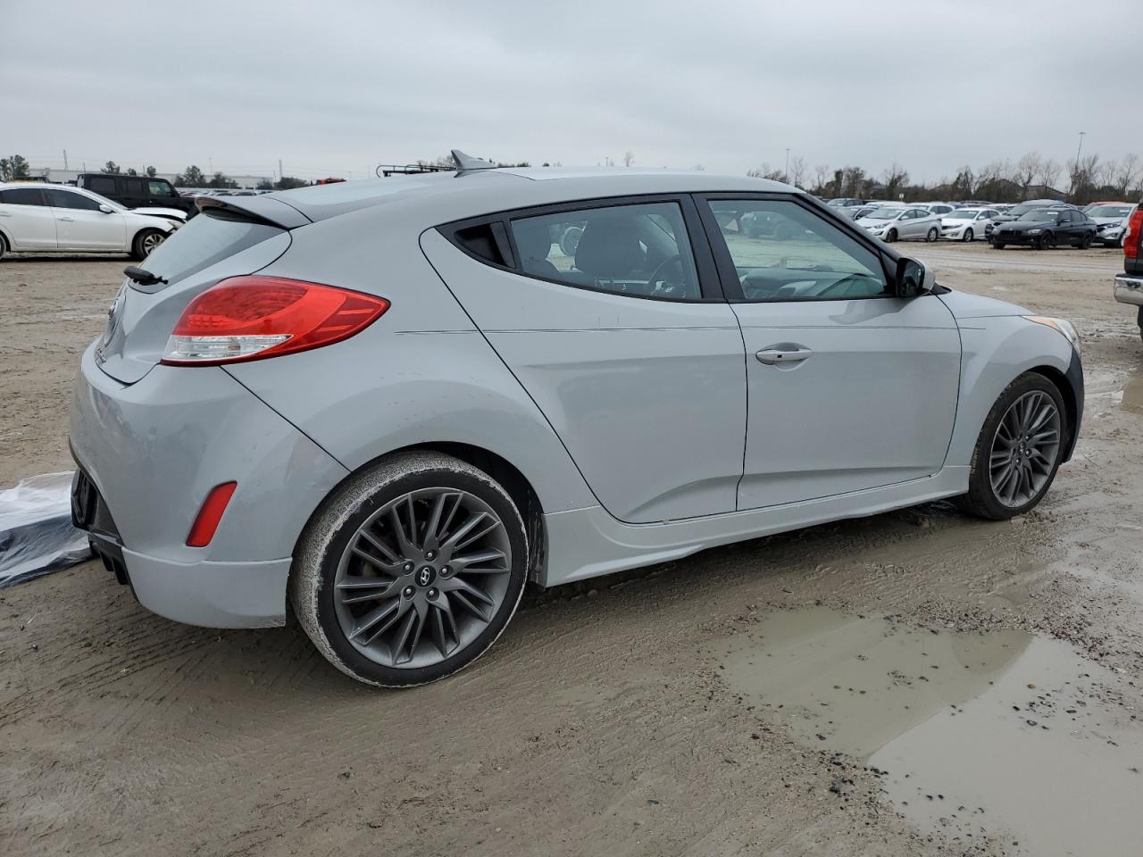 2013 Hyundai Veloster - Image 3