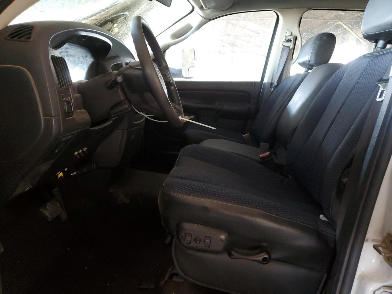 2004 Dodge RAM - Image 7