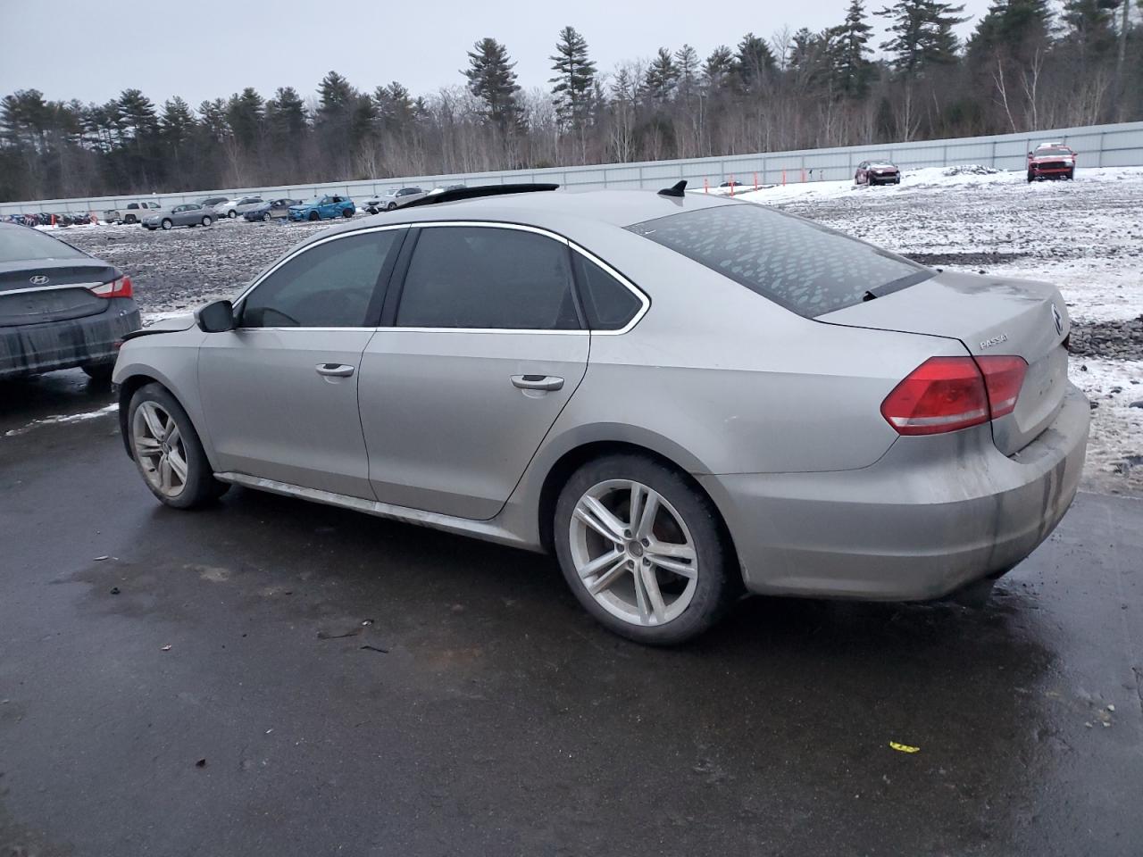 2014 Volkswagen Passat - Image 2