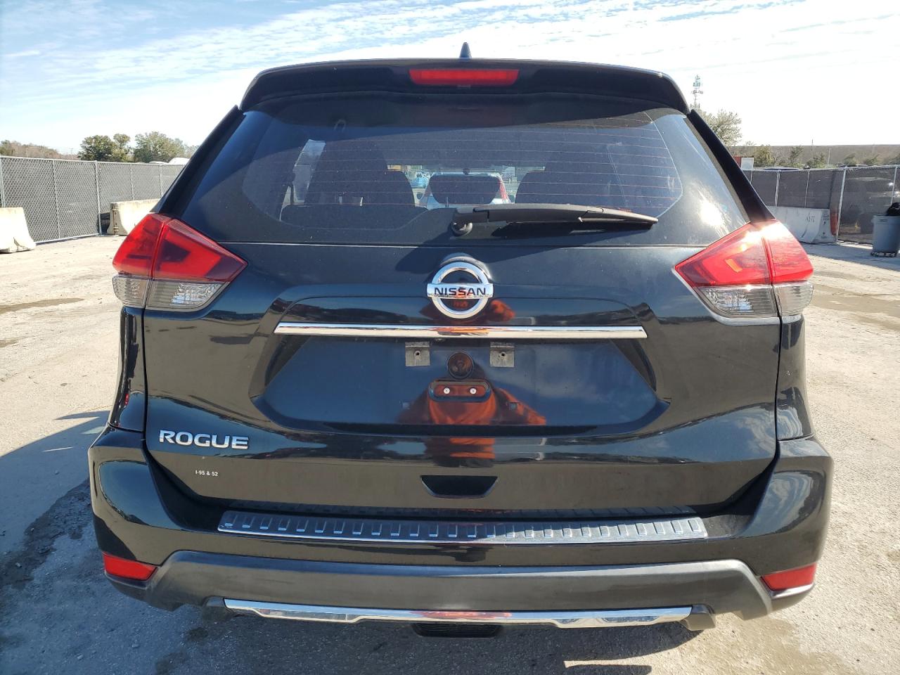 2017 Nissan Rogue - Image 6