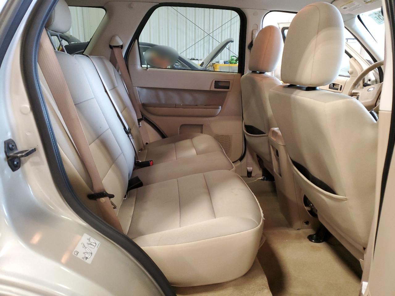 2011 Ford Escape - Image 11