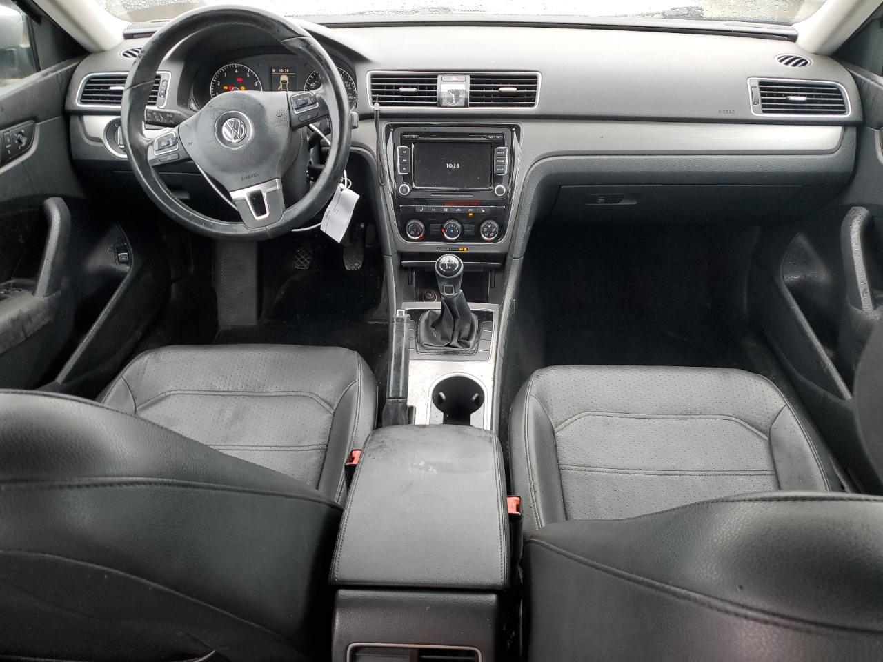 2014 Volkswagen Passat - Image 8