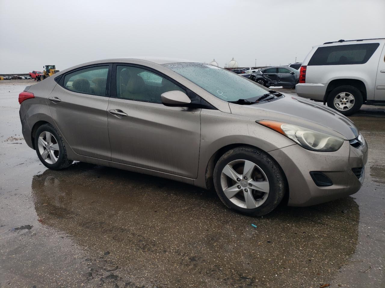 2013 Hyundai Elantra - Image 4