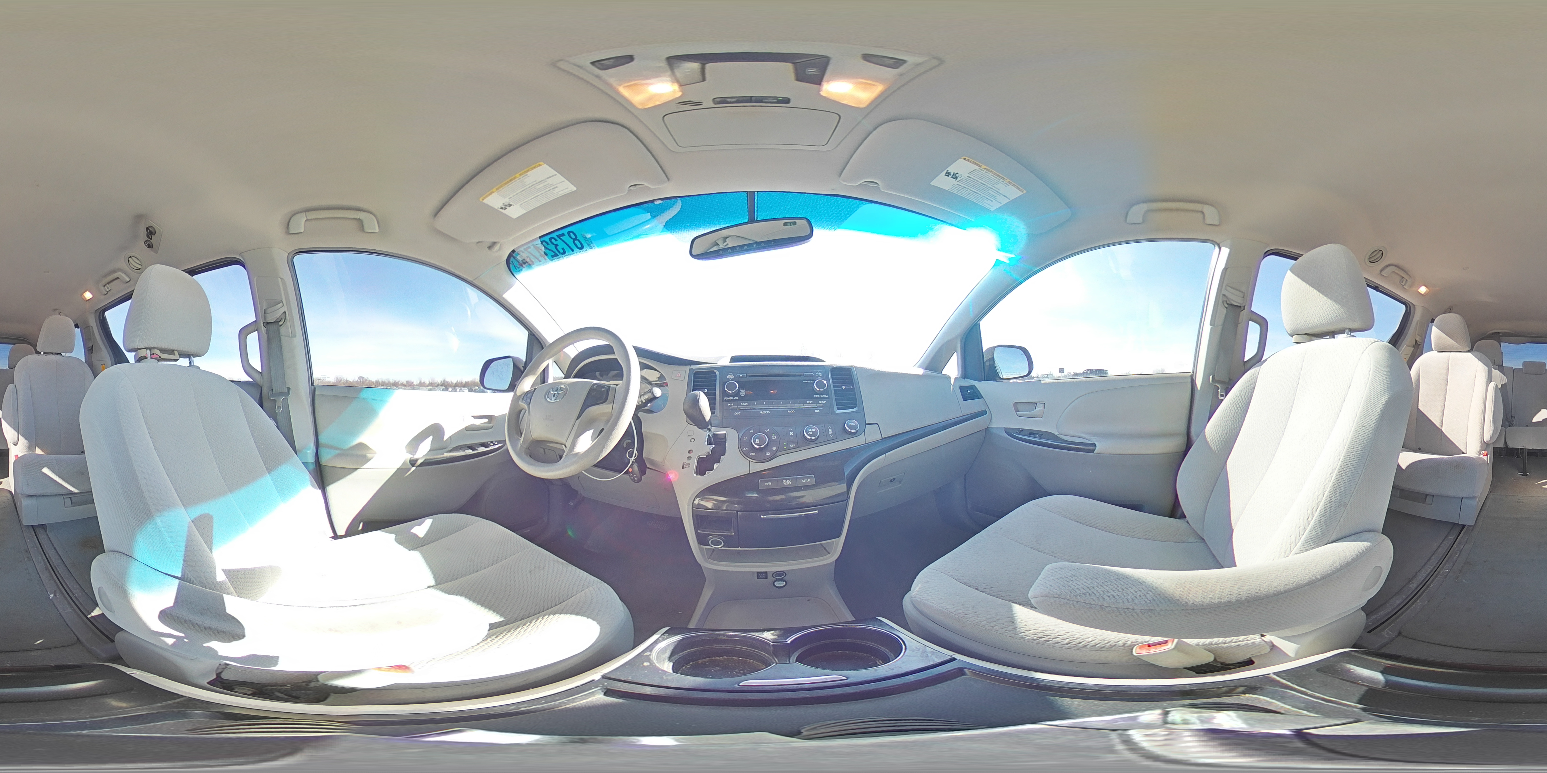 2011 Toyota Sienna - Image 13