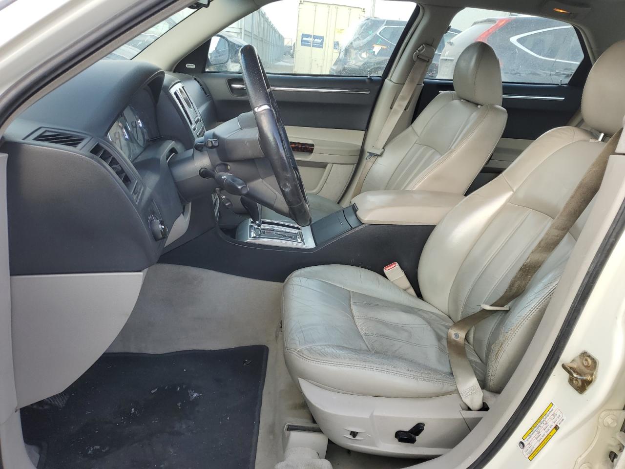 2006 Chrysler 300 - Image 7