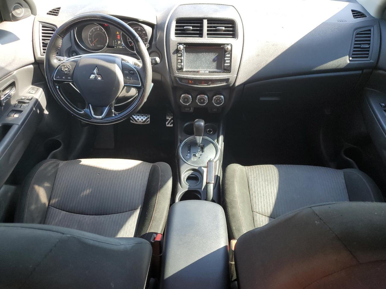 2017 Mitsubishi Outlander - Image 8