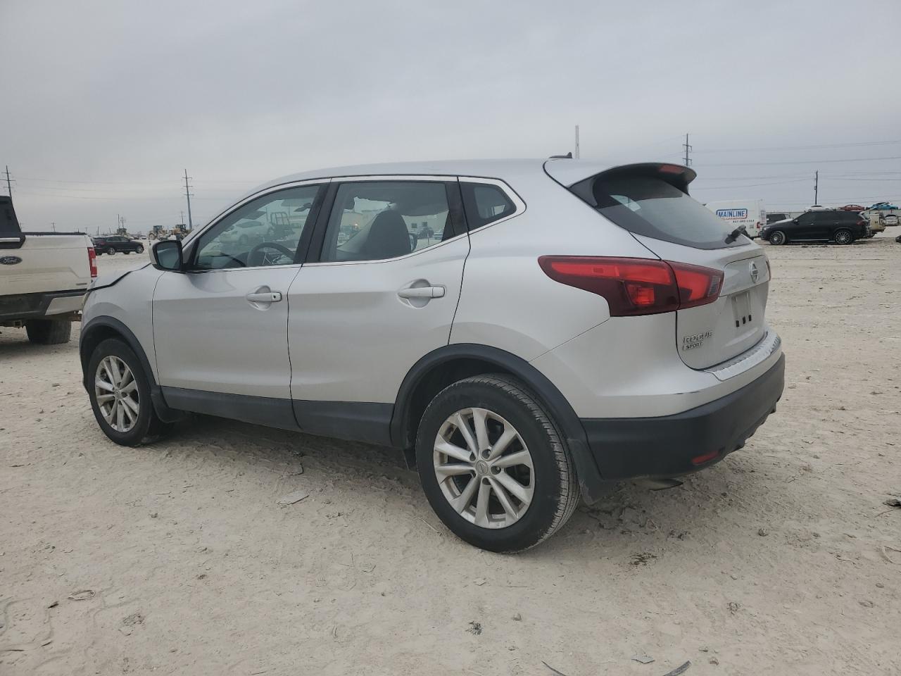 2017 Nissan Rogue - Image 2
