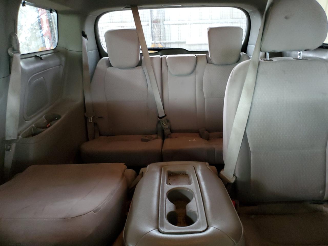 2016 Kia Sedona - Image 10