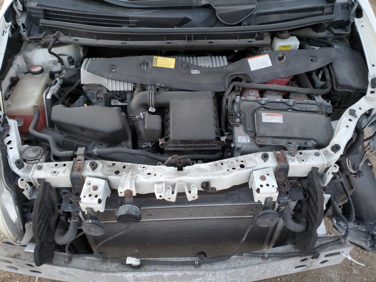 2015 Toyota Prius - Image 12