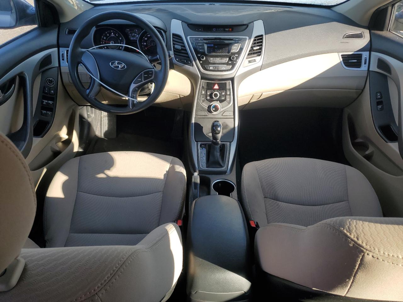 2016 Hyundai Elantra - Image 8