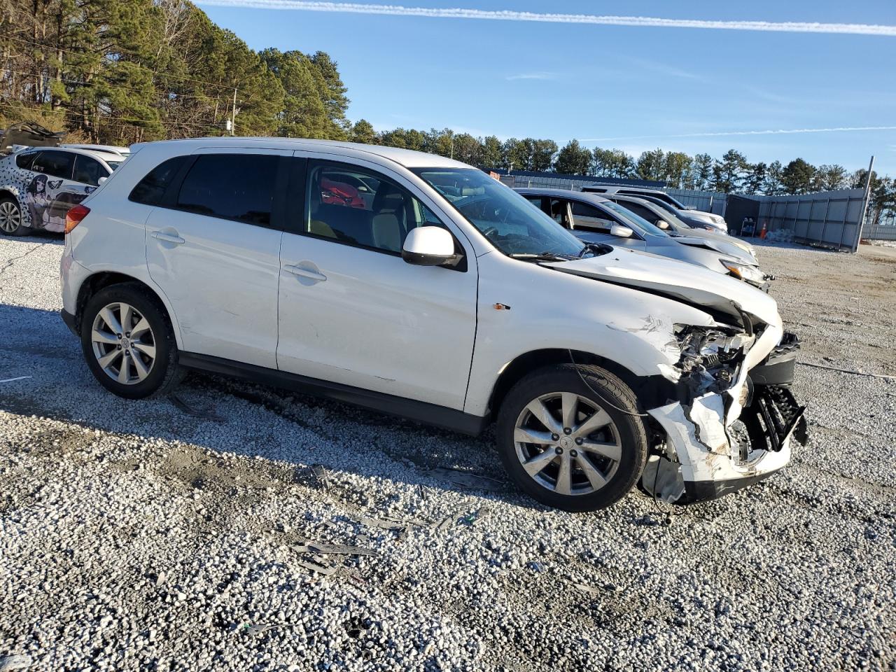 2015 Mitsubishi Outlander - Image 4