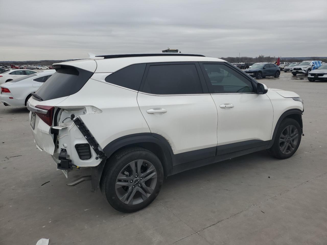2023 Kia Seltos - Image 3