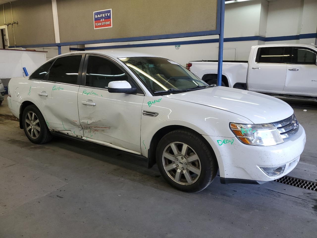 2008 Ford Taurus - Image 4