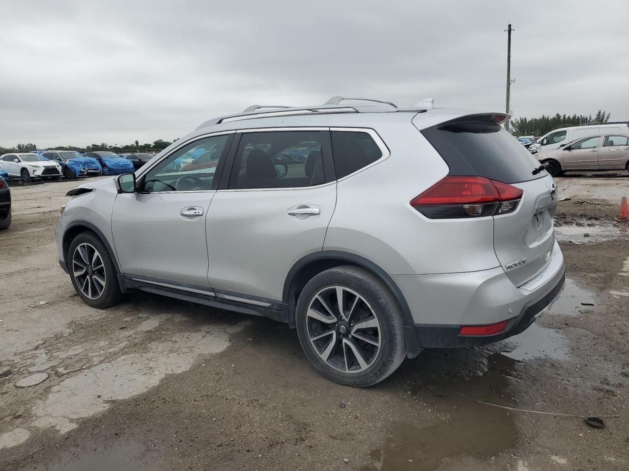 2019 Nissan Rogue - Image 2